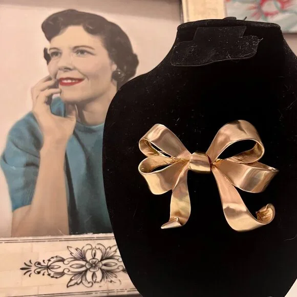 Vintage Lee Bernard  Ribbon Bow Statement Brooch - Picture 2 of 6